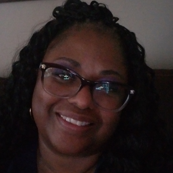 Meet your Posher, Lisa - Picture 3 of 3